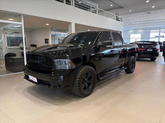 RAM CLASSIC 5.7 V8 GASOLINA LARAMIE NIGHT EDITION CD 4X4 AUTOMÁTICO